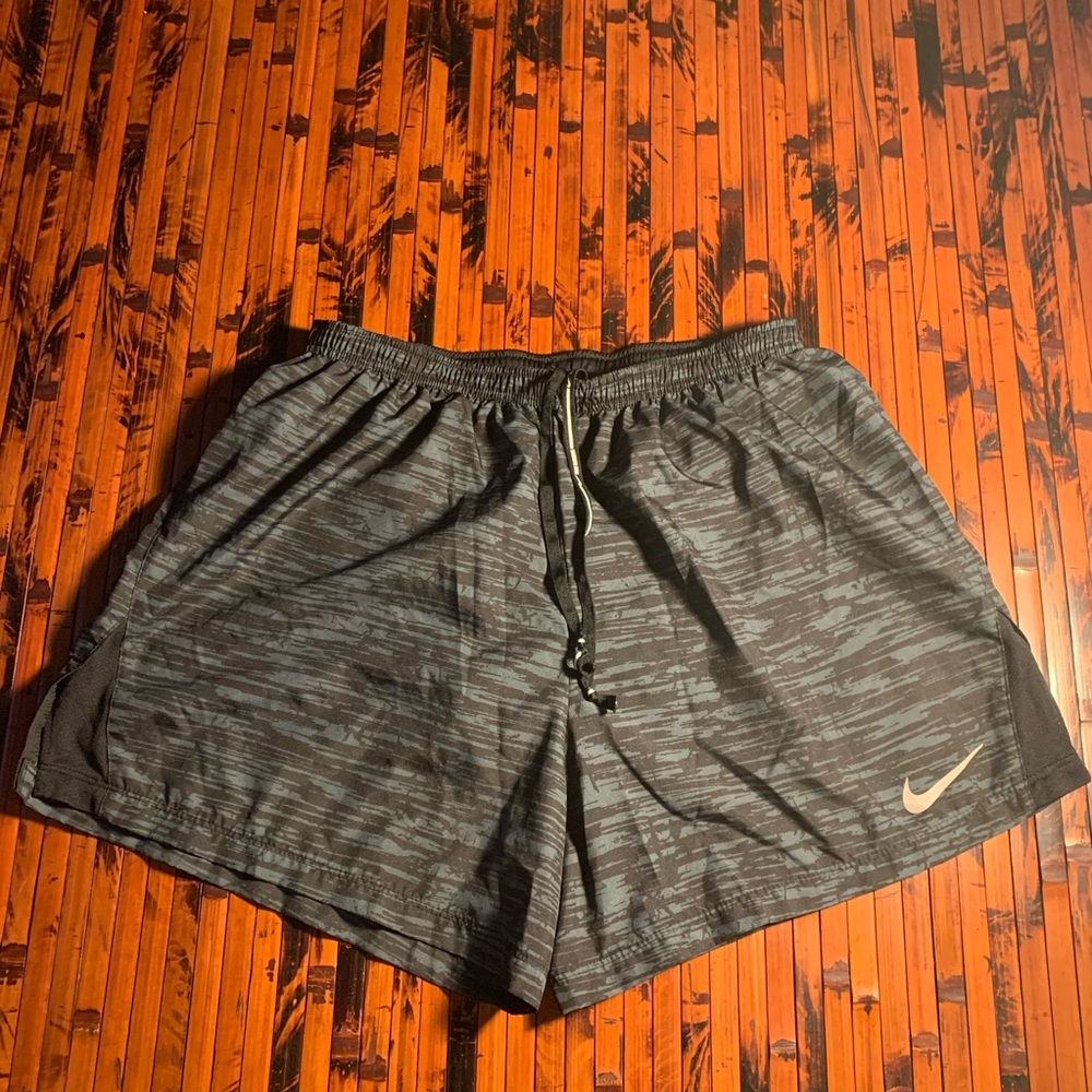 Nike Dri-Fit Performance shorts size Large